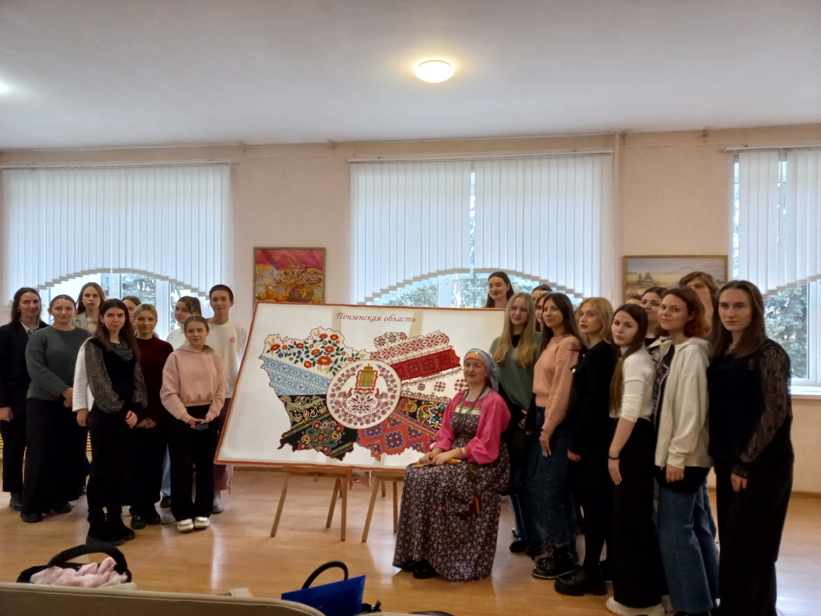 Студенты группы 22ИПД1 посетили выставку Вышитая карта Пензенской области